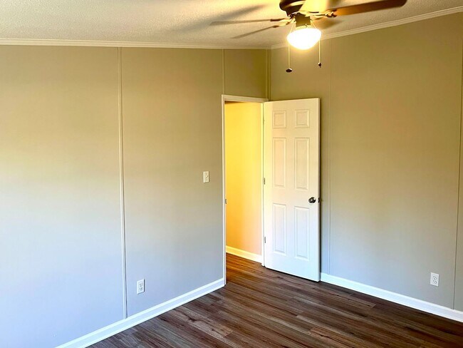 Building Photo - Manufactured Home in the Country