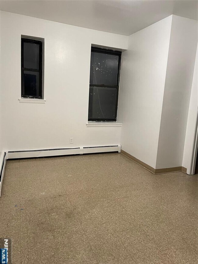 Building Photo - 101 Center St