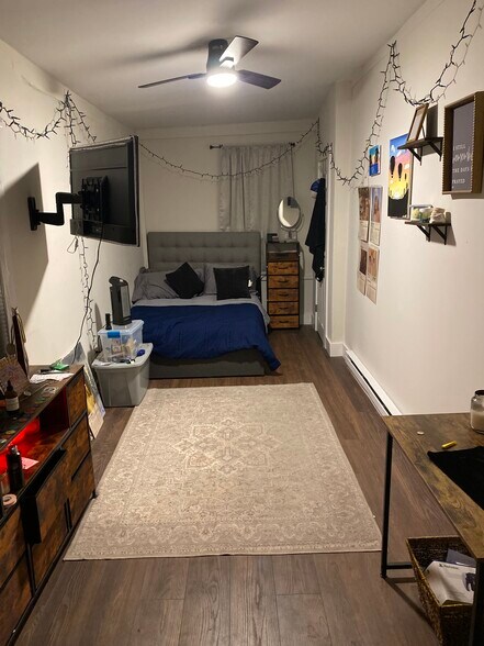 Bedroom - 60 Westville St