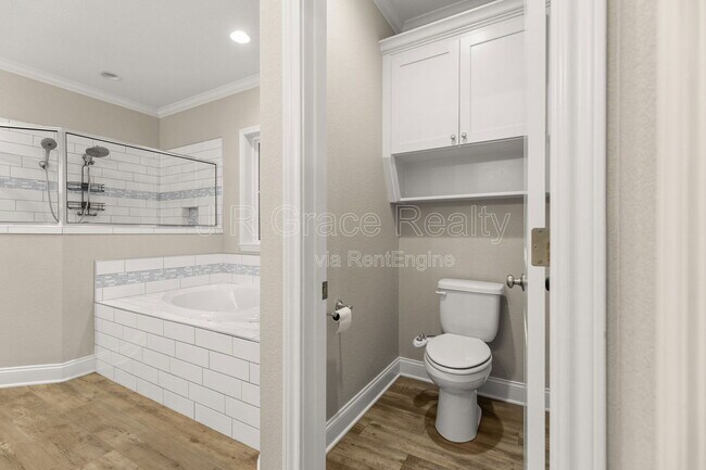 Building Photo - 19 N Shore Cir