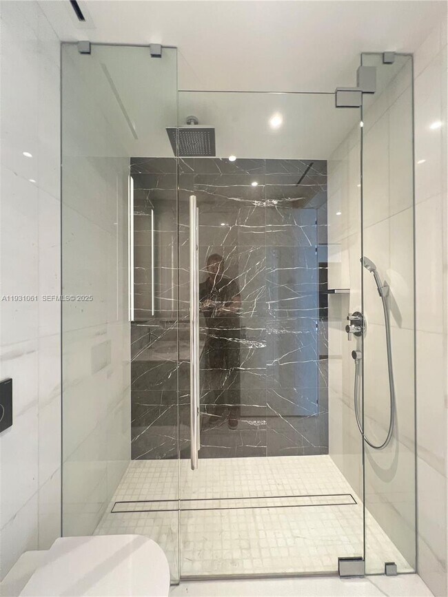 Building Photo - 300 Biscayne Blvd Way