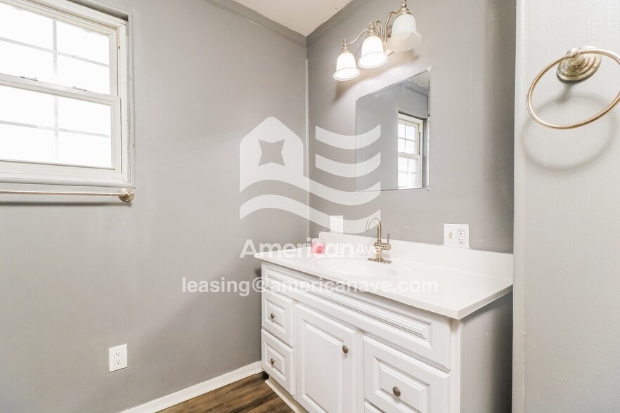 Building Photo - 1127 Williams St