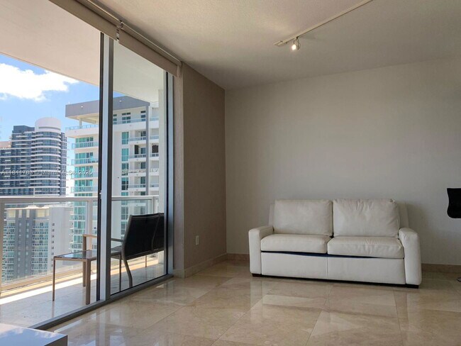 Building Photo - 1060 Brickell Ave