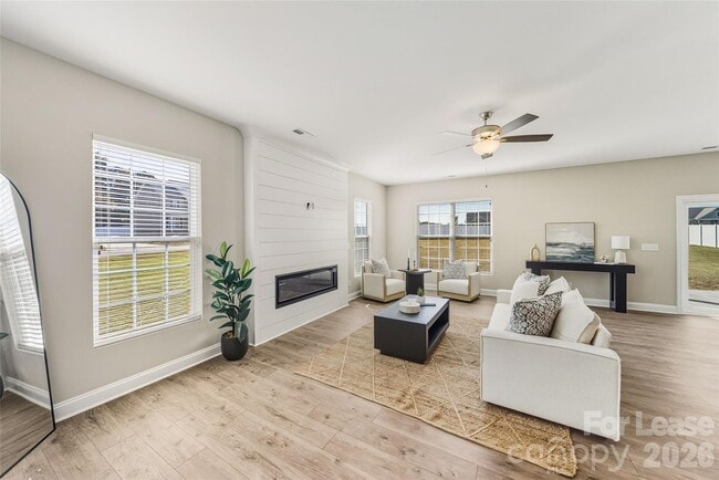 Building Photo - 11507 Vly Oaks Ln