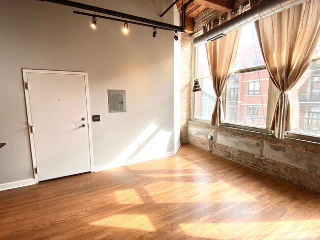 Building Photo - 1500 W Monroe St