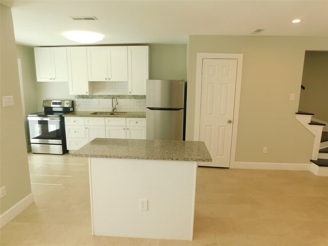 Building Photo - 3332 Blodgett St