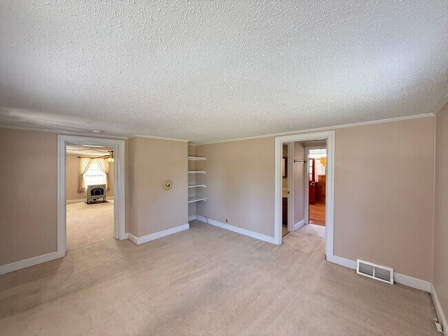 Building Photo - 4230 Hampton Rd