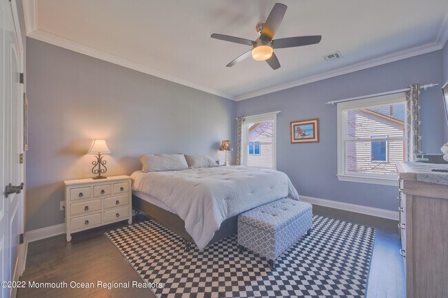 Building Photo - 709 Princeton Ave