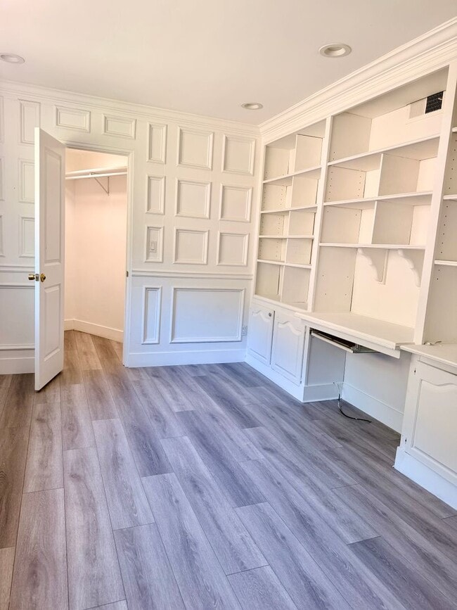 Building Photo - Gorgeous Encino Hills Home