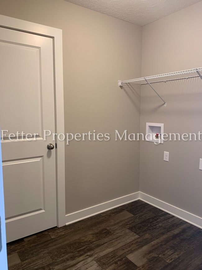 Building Photo - Gorgeous 3 Bedroom Home!