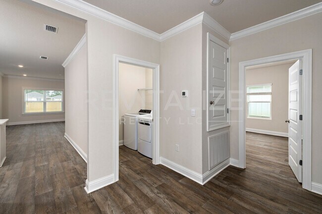 Building Photo - 14543 Dayton Cir