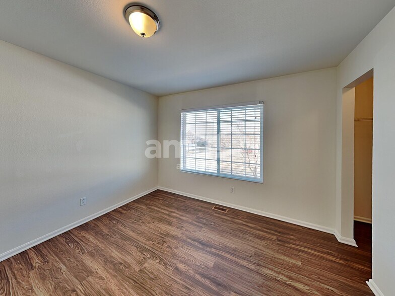 Building Photo - 5552 N Genoa St