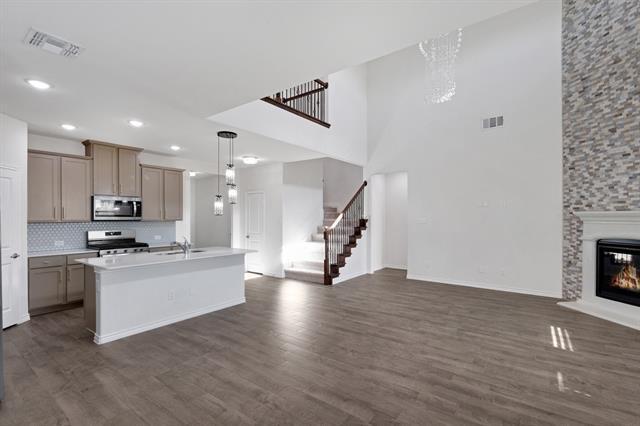 Building Photo - 11120 Canyon Oak St