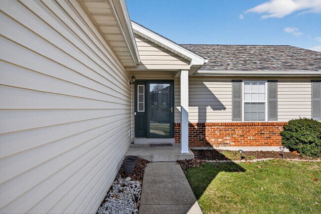 Building Photo - Beautiful 3 Bedroom, 3 Bath Single-Family Home in Wentzville