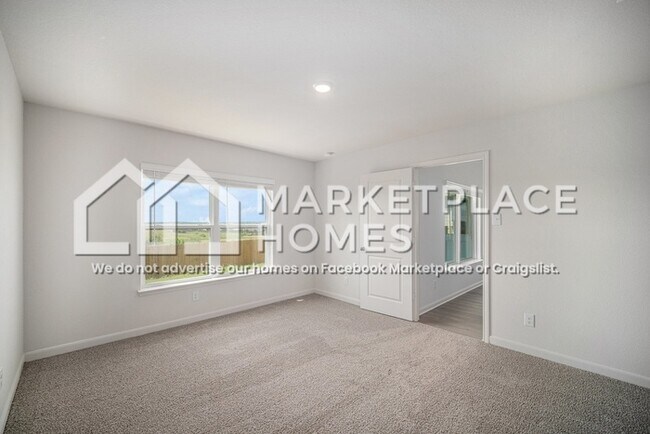 Building Photo - 933 Burlington Ave