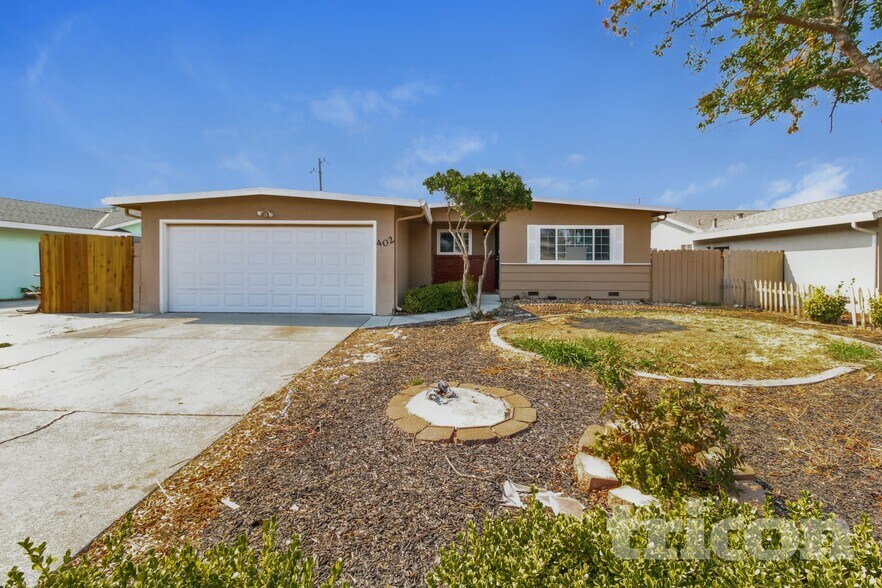 Building Photo - 402 E Pacific Ave