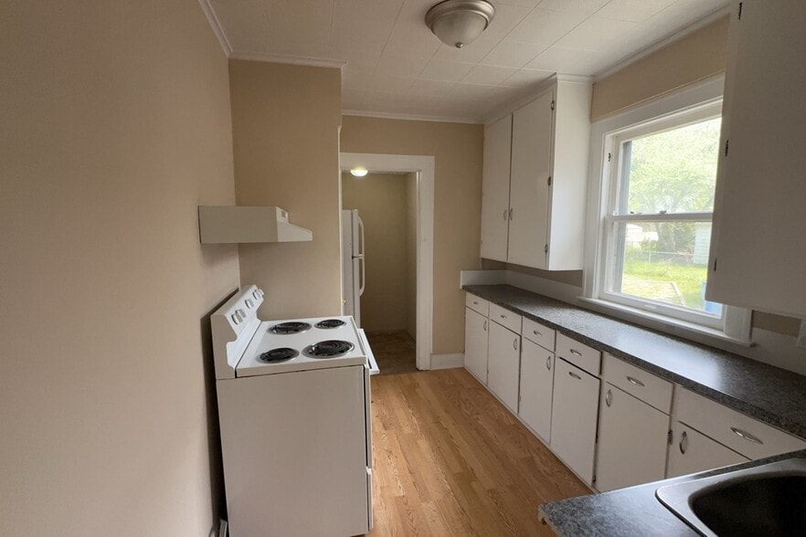 Building Photo - 414 N Hayford Ave