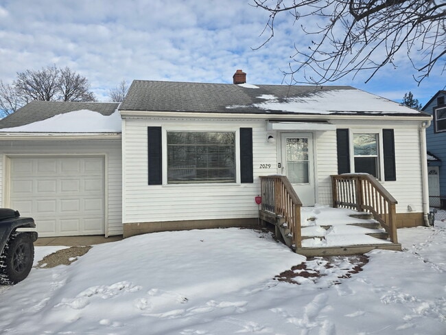 Primary Photo - 2029 W Forrest Hill Ave