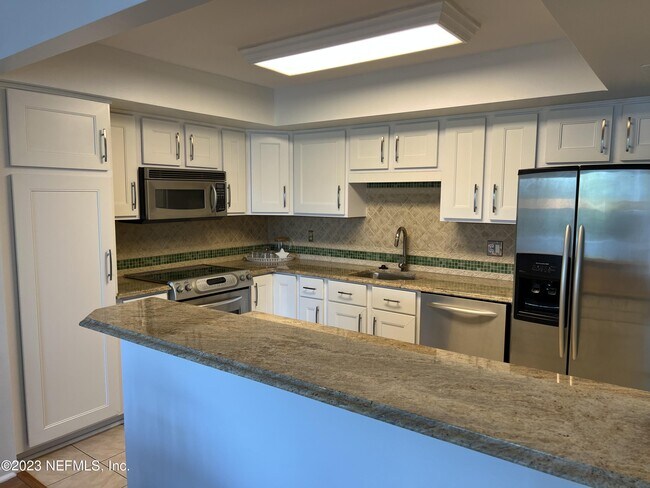 Building Photo - 7 Cove Rd