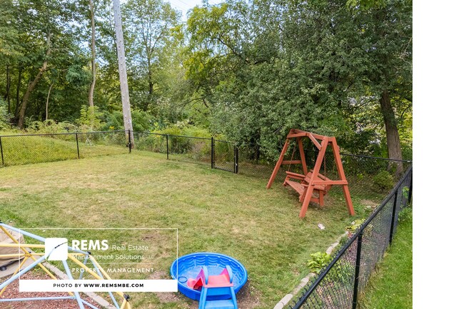 Building Photo - 815 Island Ct