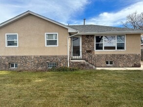 Building Photo - Four Bedroom, Two Bathroom, Pet Friendly H...