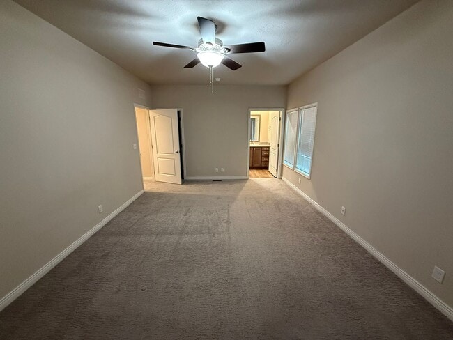 Building Photo - 17069 Norwalk Rd