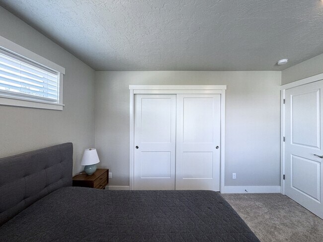 Building Photo - 2771 Cascara Dr