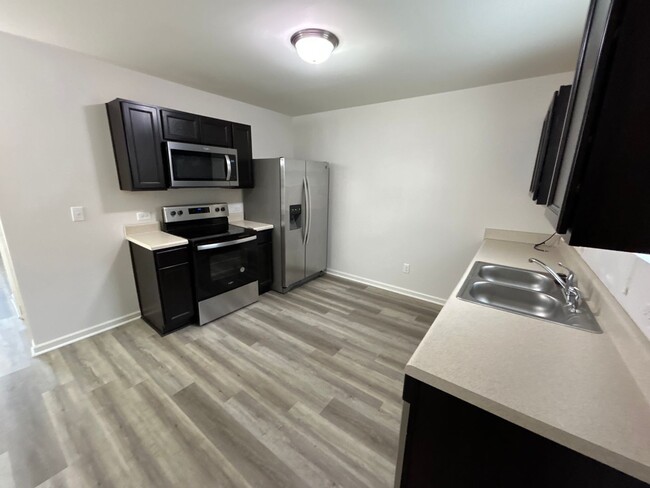 Building Photo - *Move in Special* Updated 3 Bedroom | 2.5 ...