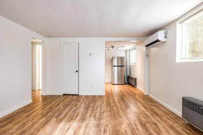 Building Photo - Bright and Spacious Apartment near Liberty...