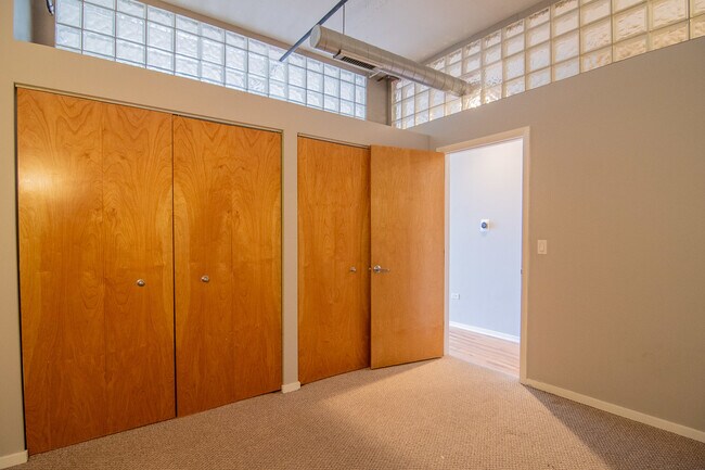 Building Photo - 6 S Laflin St