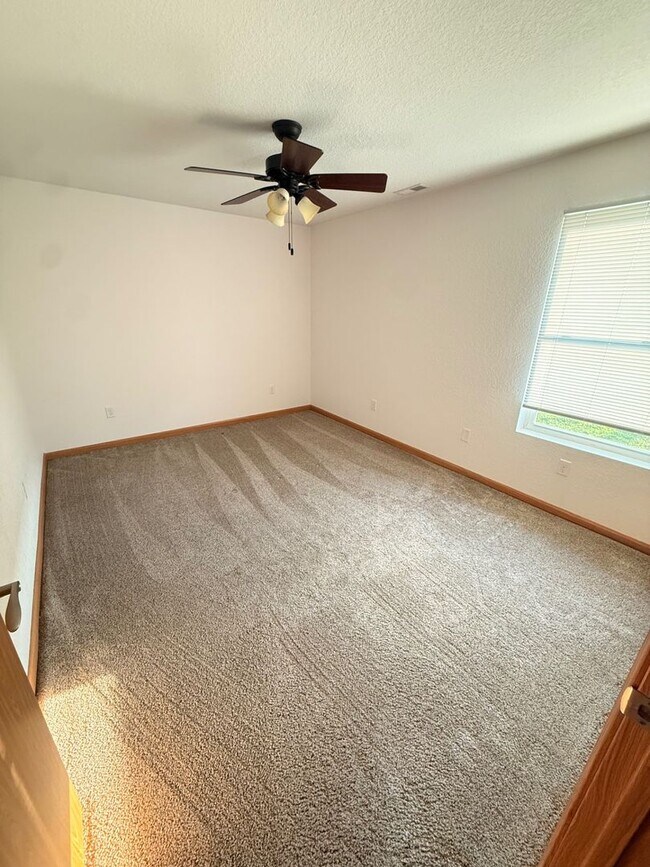 Building Photo - 1305 Country Club Dr