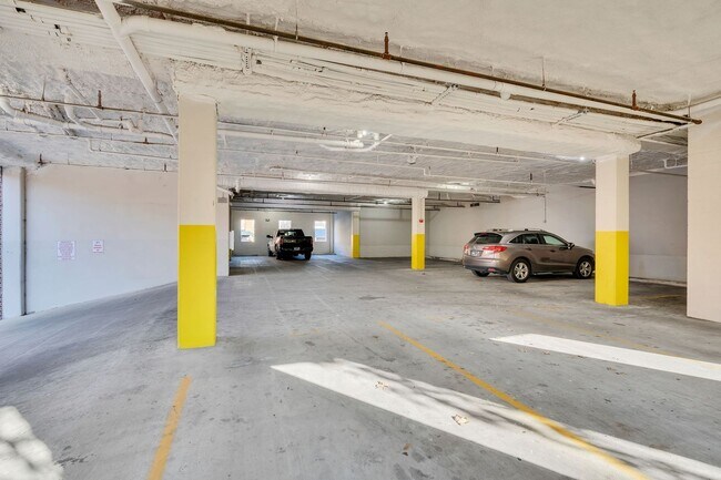 Building Photo - Furnished West End Luxury Condo