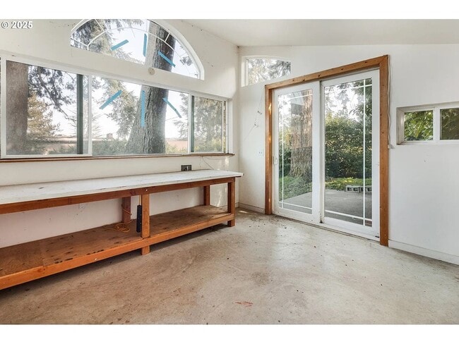 Building Photo - Gorgeous College Hill 4 BD, 3BA in desirab...