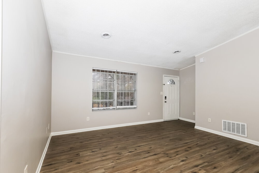 Building Photo - 8450 N Pond Dr