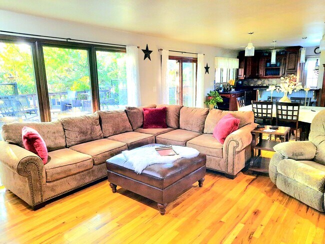 Living room 1 - 1321 8th Ave E
