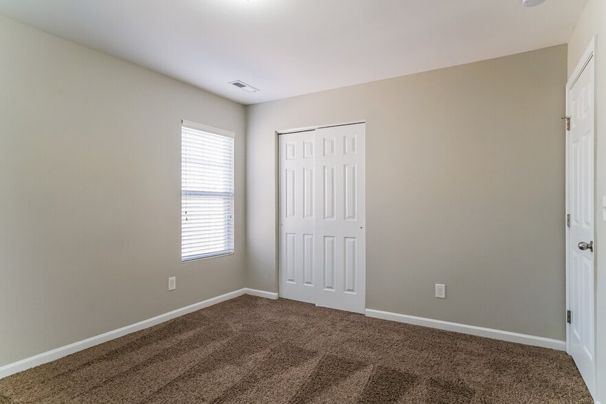 Building Photo - 167 Woodcreek Ln