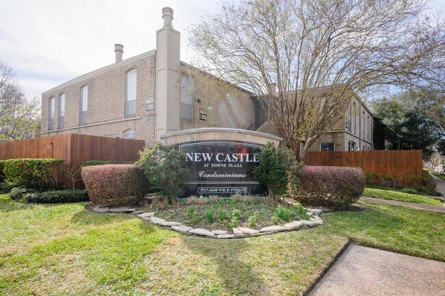 Primary Photo - 4633 Wild Indigo St
