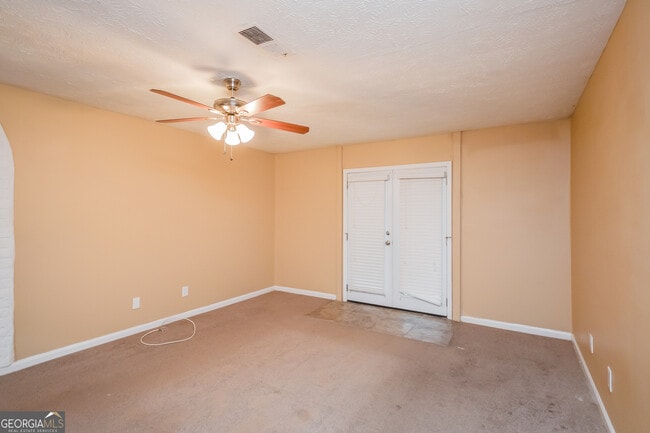 Building Photo - 1912 Singer Way