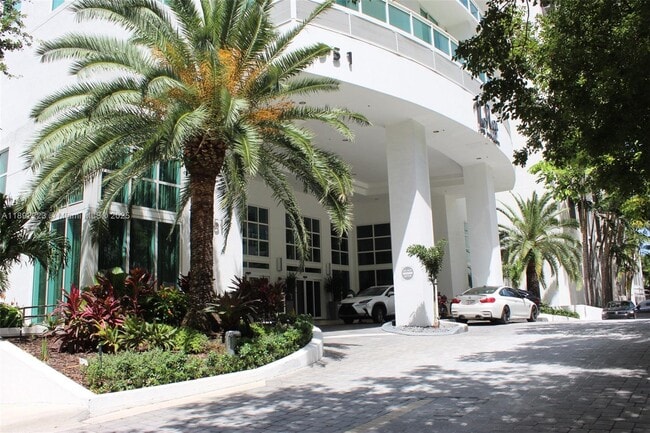 Building Photo - 951 Brickell Ave