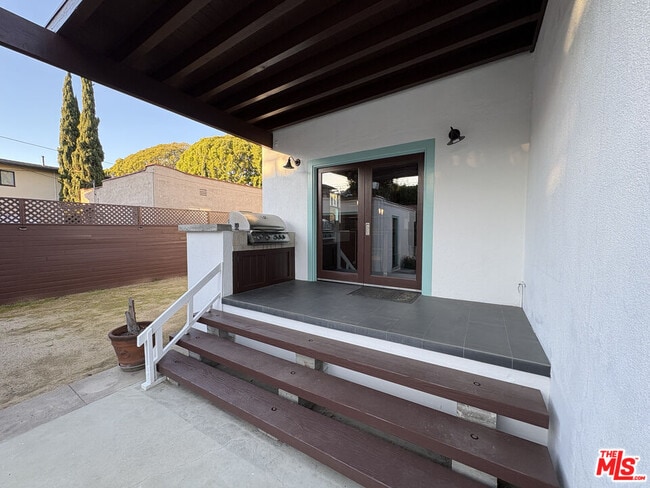 Building Photo - 4181 Lincoln Ave