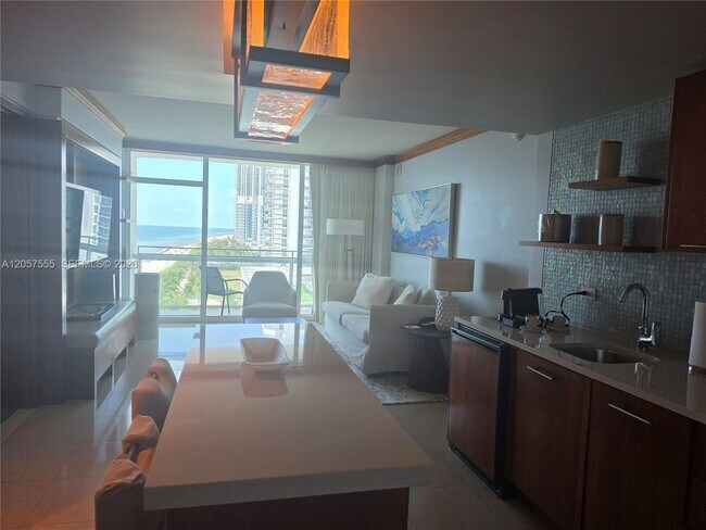 Building Photo - 6801 Collins Ave