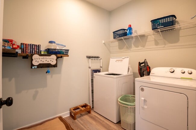 Building Photo - NEW, CLEAN OFF-SEASON RENTAL NOVEMBER THROUGH MID-MAY