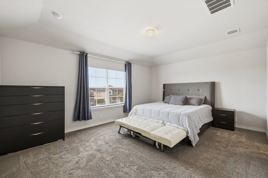 Building Photo - 13106 Minuet Sway