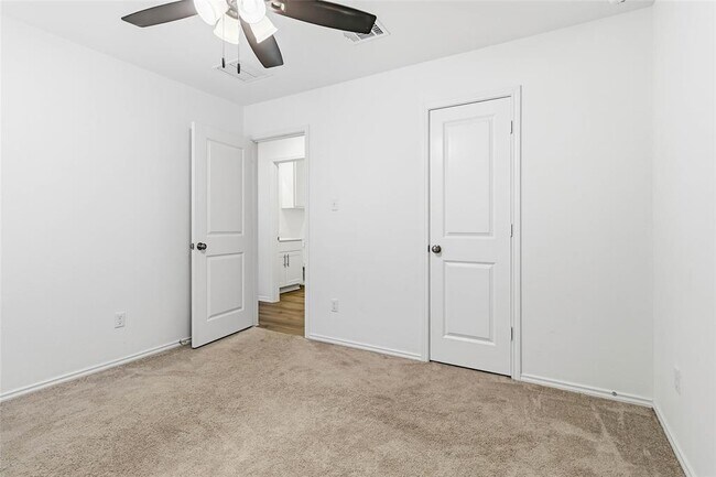 Building Photo - 162 Agate Clf Dr