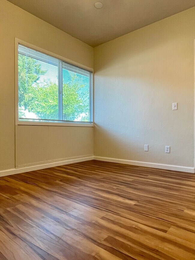 Building Photo - (WWA) Westwood - 1 bed / 1 bath Apartment