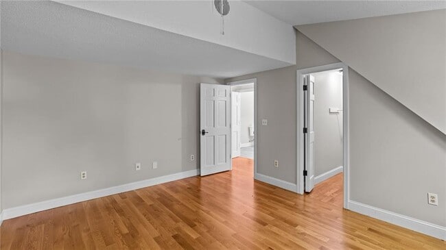 Building Photo - 54 Hillside Ave