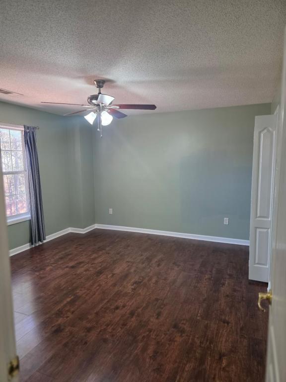 Building Photo - 1145 Chateau Terrace