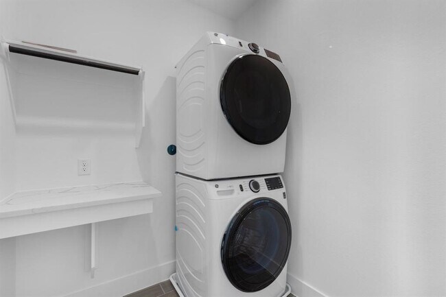 Building Photo - 1326 Shaded Rock Dr