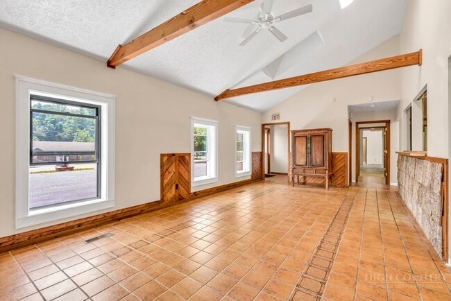 Building Photo - 483 NC-105 Extension