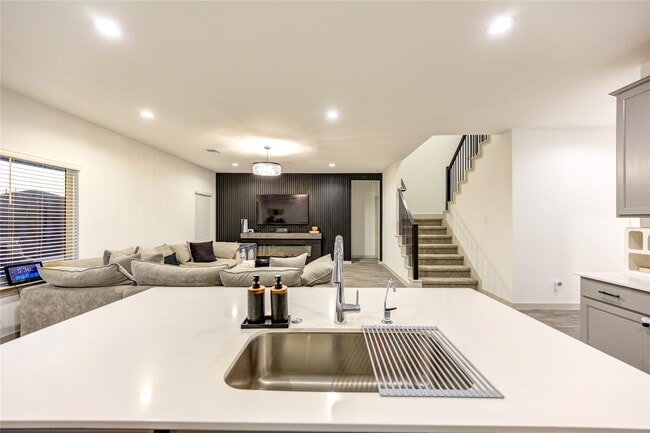 Building Photo - 6846 Dell Vista Drive